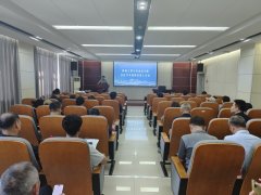 推广优良青年教师的成长经验；取成互补